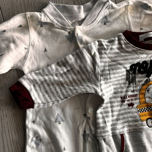 Set of 8 baby clothing pieces 6-9 months