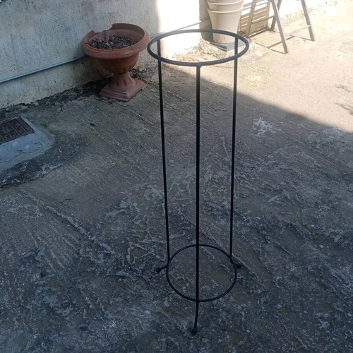 Metal plant pot stand tall like new