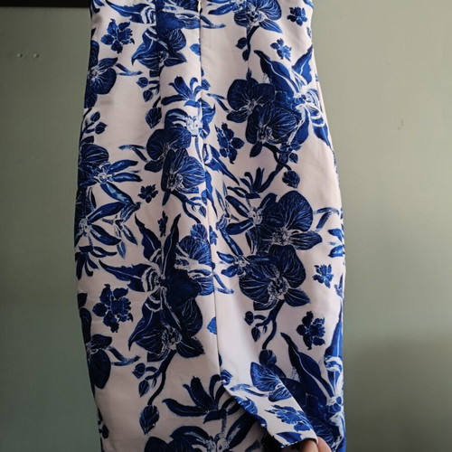 Halterneck floral dress Lynne like new, white and blue, size M