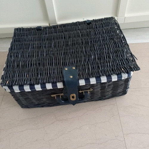 Picnic basket new, 4-person blue striped straw suitcase