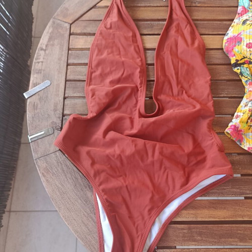 Women's swimwear like new, small/medium, 2 one-piece and 4 bikinis