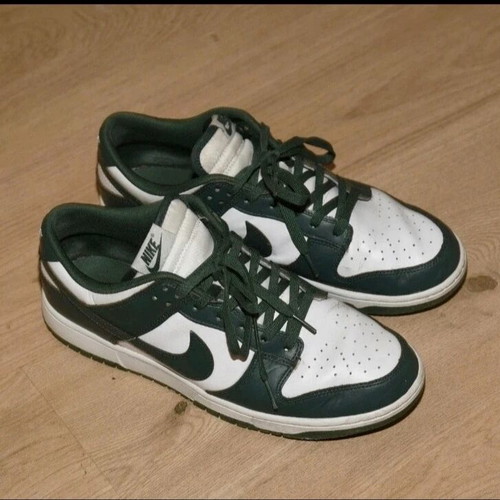 Nike Dunk Low like new, dark green and white