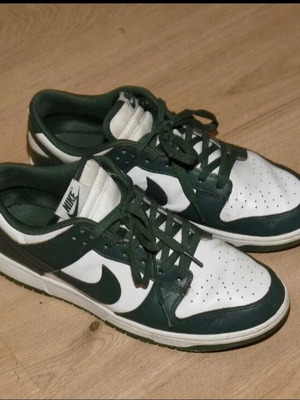 Nike Dunk Low like new, dark green and white