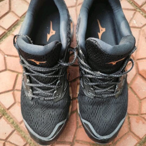 Mizuno Wave Prophecy 9 athletic shoes like new, black, size 44