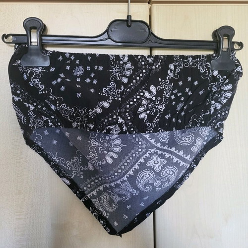 Crop top black and white like new, size S with elastic