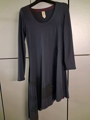 Heel dress gray with cat and yarn like new, size S