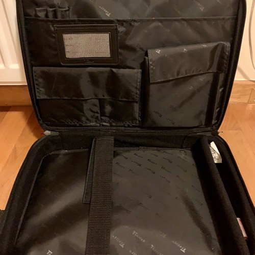 Τσάντα laptop Targus σαν καινούργιο, μαύρη, με 6 θήκες, 16-17 ίντσες