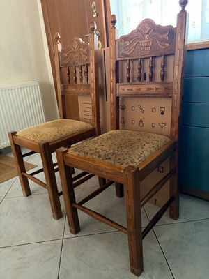 Дървени столове за трапезария употребявани, комплект от 6 с резба и мека седалка