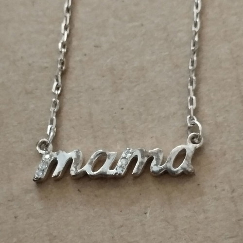 Mama necklace in silver color like new