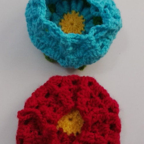 Knitted flower pouches 10cm new with drawstrings