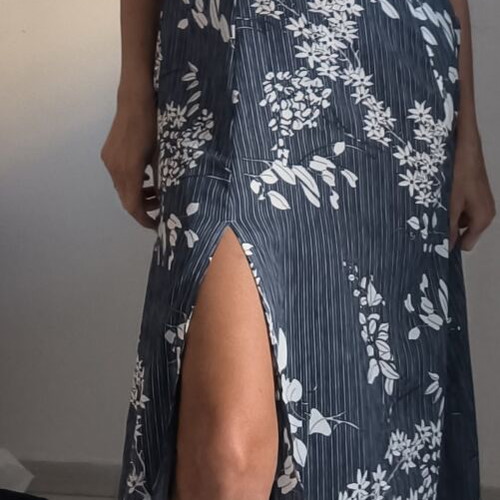 Maxi floral dress medium size like new, Queen Fashion, blue multicolor