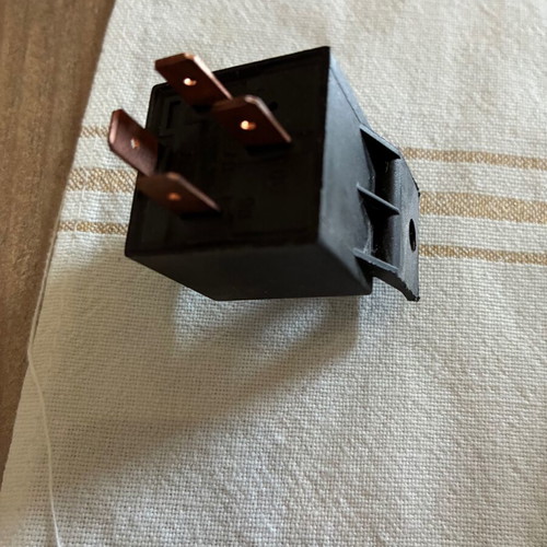 Universal 40A car relay with mounting base