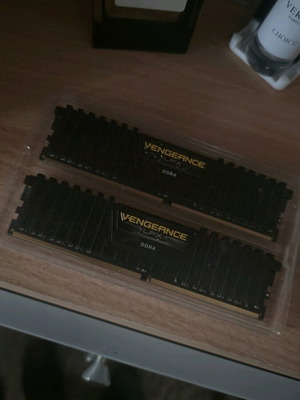Corsair Vengeance LPX DDR4 16GB RAM σαν καινούργιο, 2x8GB modules, 2400 MHz για Desktop