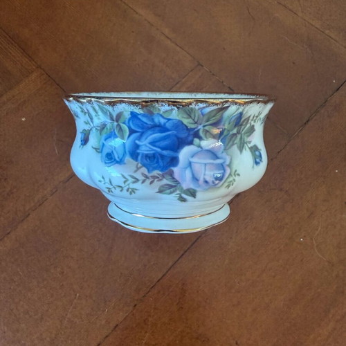Royal Albert Moonlight Rose sugar bowl like new