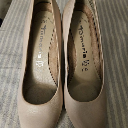 Tamaris pumps like new, size 36, beige