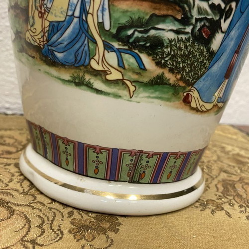 Italian vase used in Chinese style from 1950-60s