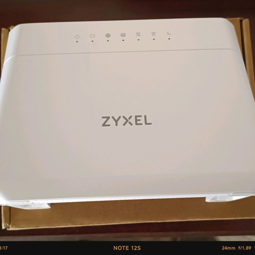 Router for fiber optic use like new, dual band, complete with cables