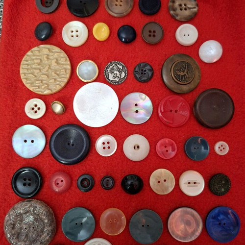 Vintage button collection pack of 710 pieces like new