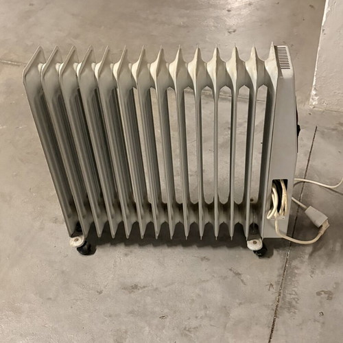 Victory oil radiator used, large with adjustable thermostat