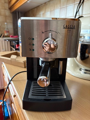 Gaggia Viva Deluxe espresso machine used with steam wand