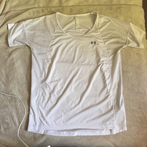Under Armour women's white t-shirt like new, fits M/L
