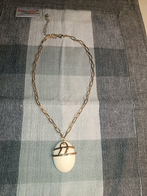 Gold necklace like new