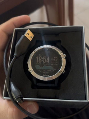 Garmin Fenix 5 smartwatch σαν καινούργιο με κουτί και φορτιστή