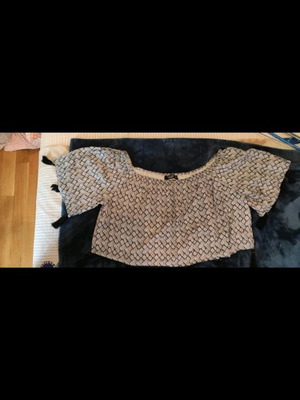 Crop top Pink Woman Duchess collection με φουντίτσες σαν καινούργιο