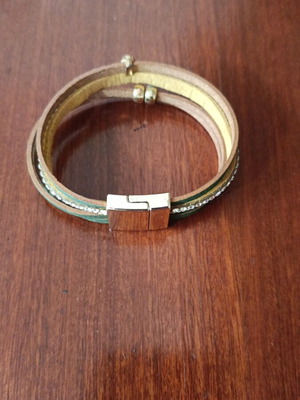 Bracelet with metal clasp like new