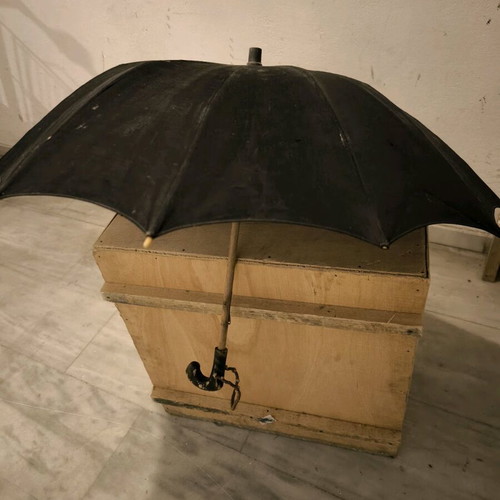 Umbrella from 1930 used with 11 functional ribs and original handle
