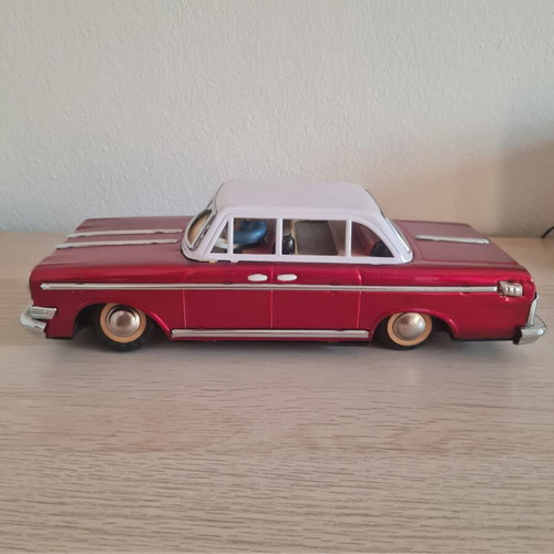 Large Limousine 1:15 Tin Car, like new, battery operated
