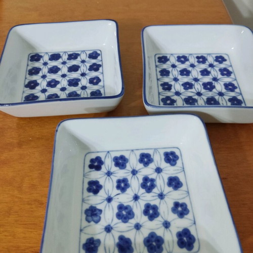Ceramic square bowls like new, set of 3 pieces