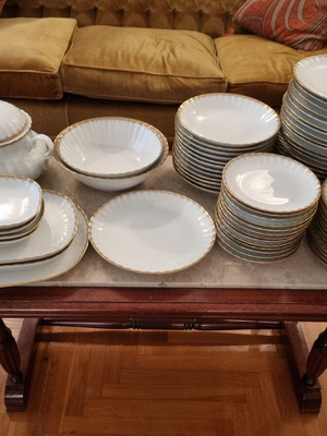Porcelain serving set 71 pieces like new, gold trim finish