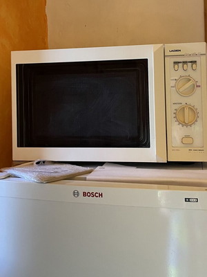 Laden Microwave Oven used