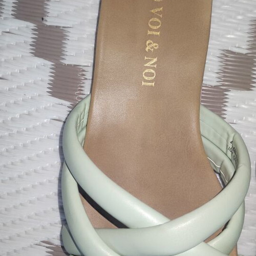 Mint sandals size 37