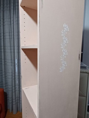 Βιβλιοθήκη-Στήλη 5 ραφιών σαν καινούργια με χρώμα κιμωλίας και στένσιλ