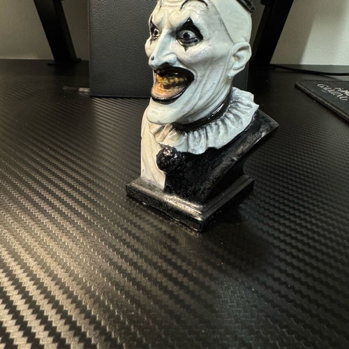 Terrifier Art the Clown Bust like new horror collectible