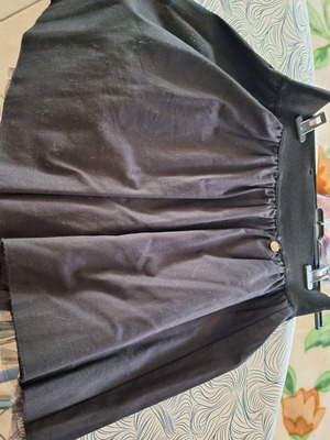 Φούστα φουσκωτή μαύρη Lynne μεταχειρισμένη με λάστιχο και τούλι