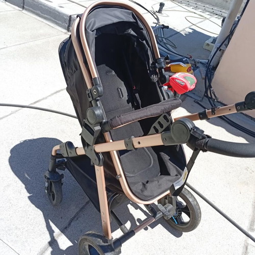 Multifunctional baby stroller like new with adjustable seat and footmuff