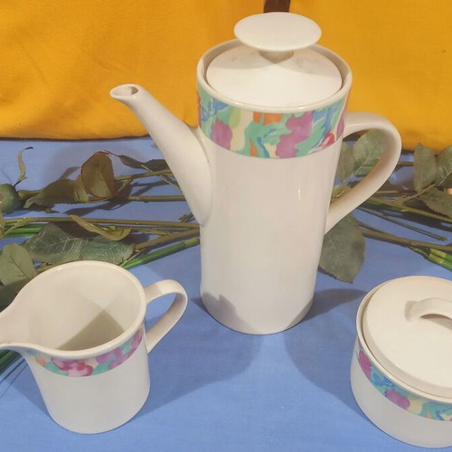 China tea set with 6 cups and saucers, creamer, sugar bowl, and teapot