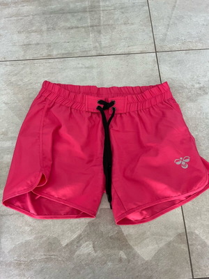 Αθλητικό σορτσάκι dryfit Hummel μεταχειρισμένο, ροζ, μέγεθος S