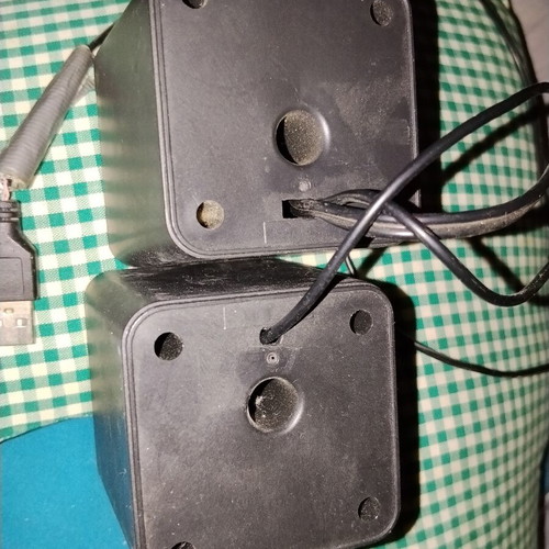 Compact budget vintage stereo computer speakers cube design