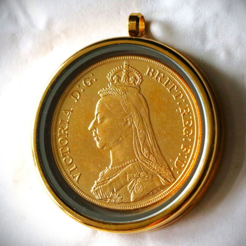 English Victoria Gold-Plated Pentoliro Coin Pendant New