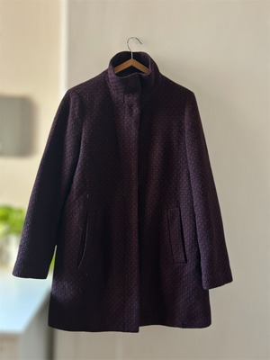 Knitted coat United Colors of Benetton like new, size M, purple/burgundy