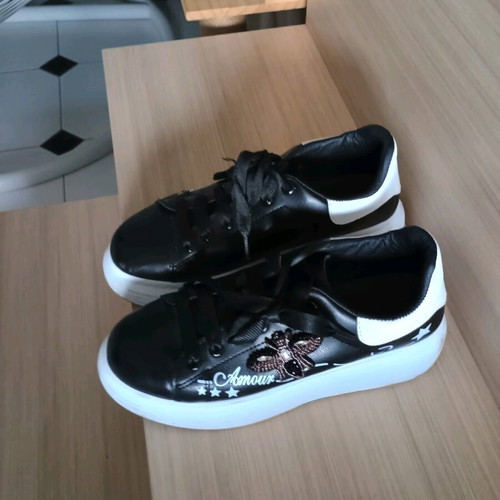 Women's athletic shoes size 39 like new, black and white