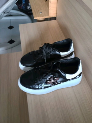 Women's athletic shoes size 39 like new, black and white