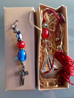 Gouria Cross and Boat unused, set of two pieces