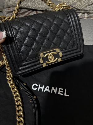 Chanel Boy τσάντα μεταχειρισμένη, μαύρο δέρμα caviar