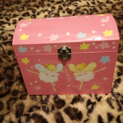 Jewelry box used pink in very good condition