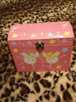 Jewelry box used pink in very good condition